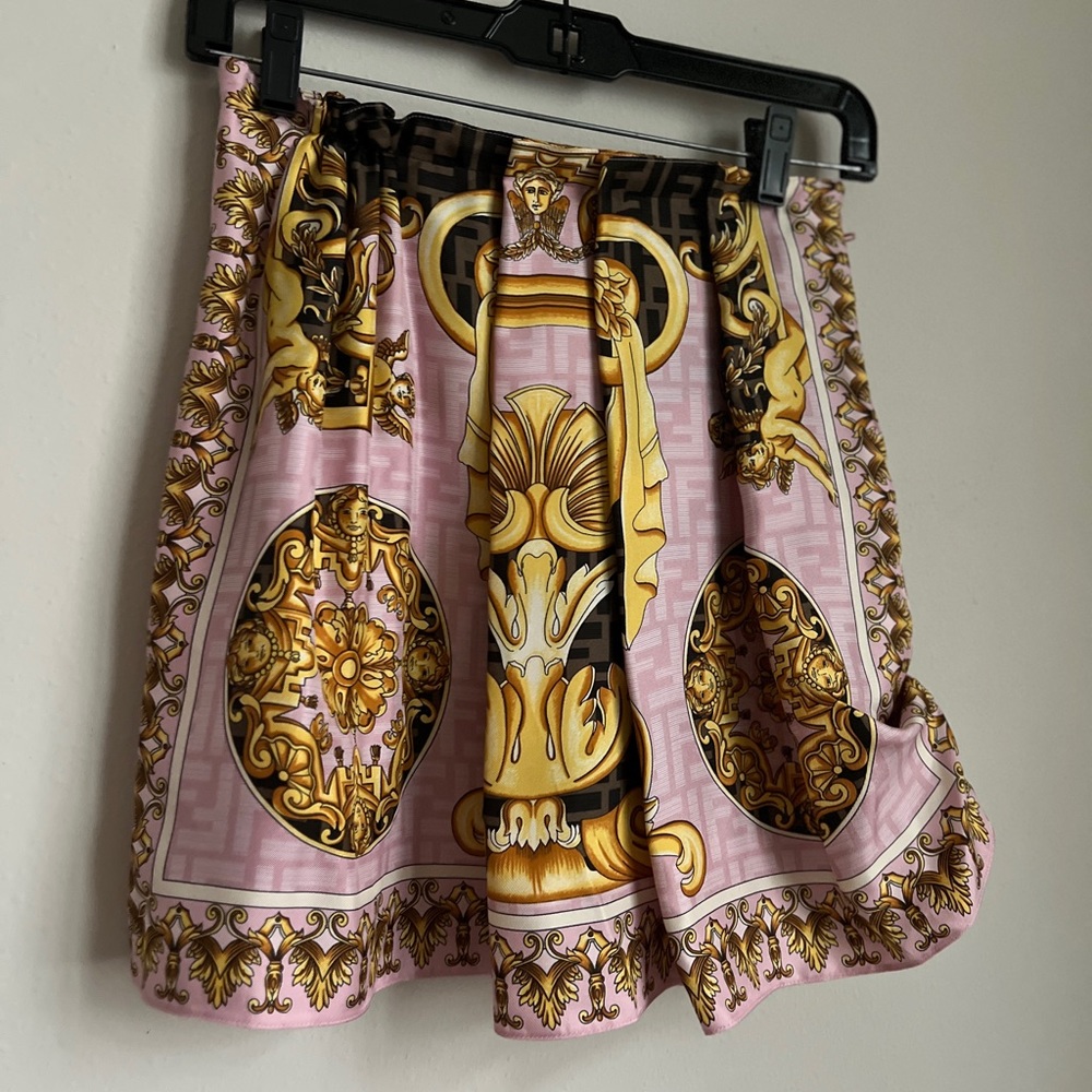 Like new Fendace Multicolour Silk Skirt $1,895 36 0 FENDI VERSACE - Picture 3 of 9
